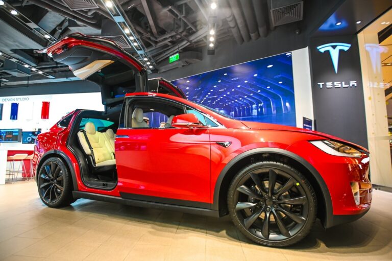 Tesla Halts Sales of Model S and X in China as Tariffs Take a Toll