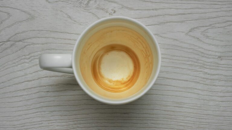 The Easiest Methods to Remove Stubborn Coffee Stains From Your Mugs