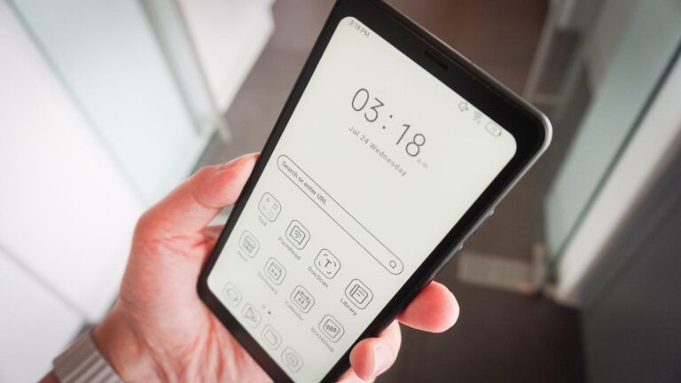 This E Ink reader that nearly replaced my Android phone is at an all-time low price