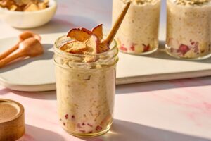 Apple-Pomegranate Overnight Oats