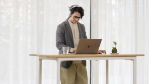 This extraordinary 4-legged standing desk gives a glimpse of how this popular piece of home office furniture might evolve in the future