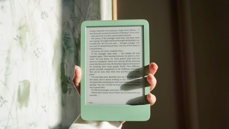 I spent the weekend reading on Amazon’s newest Kindle – and it’s more capable than it looks