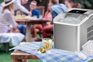 This Bestselling Countertop Ice Maker Is $200 Off