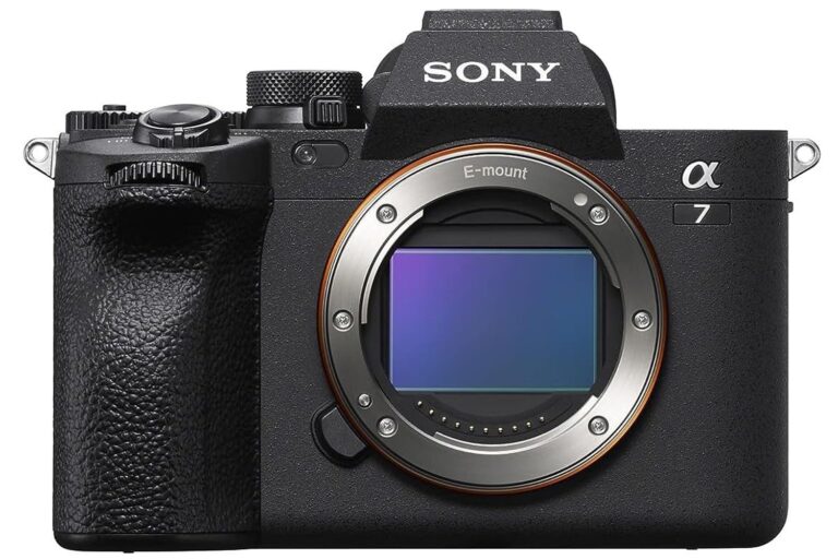 Just Before Black Friday, Amazon Cuts The Price Of The Sony Alpha 7 IV By $400