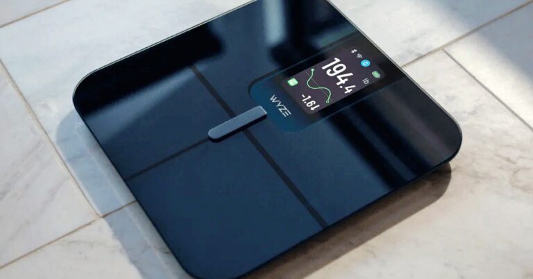 Wyze added a big color screen to its latest budget-friendly smart scale