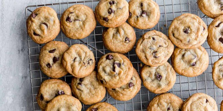 My Aunt’s Genius Trick for Cooling a Lot of Cookies at Once