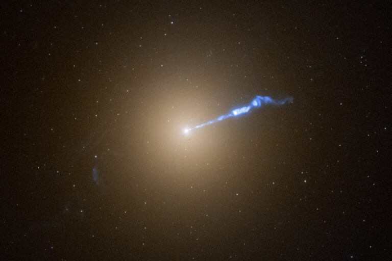 Gargantuan Gamma-Ray Flare Seen Spewing From Supermassive Black Hole