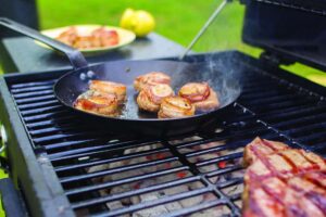 Lodge’s Carbon Steel Skillet Is Great for Picky Cooks