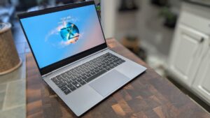 This Linux laptop has a brilliant display and performance that rivals my MacBook