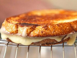 This 2-Minute Trick Ensures Perfectly Crispy Grilled Cheeses Every Time