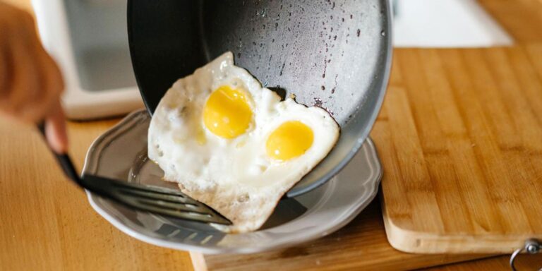 This 1-Ingredient Upgrade for Fried Eggs Is So Delicious Everyone Will Beg for the Recipe