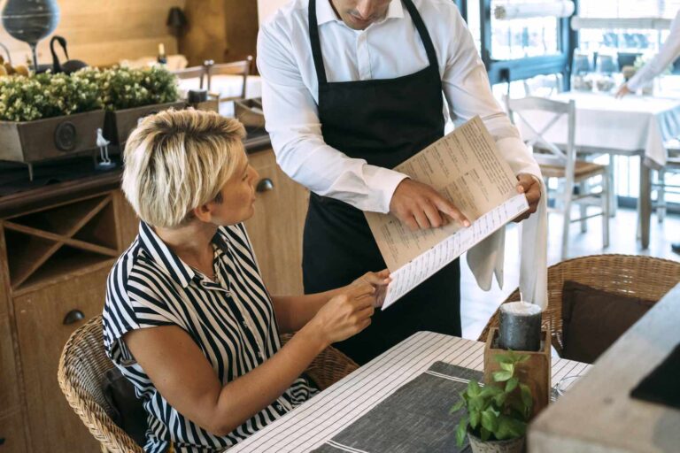 4 Questions You Should Never Ask a Waiter