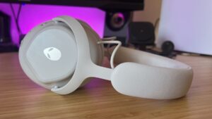 I just finished reviewing Alienware’s fantastic wireless gaming headset and now it’s cheaper than ever