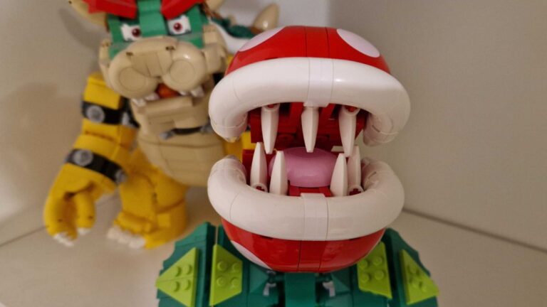 One of my favorite Lego sets, the Piranha Plant, returns to a record low price