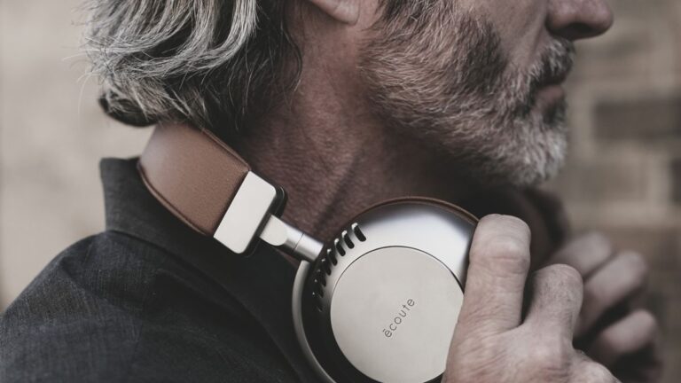 These luxe wireless headphones stick a tube-amp hi-fi on your head, and offer really hardcore Hi-Res Audio support