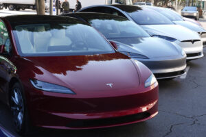 NHTSA opens investigation into Tesla remote parking features