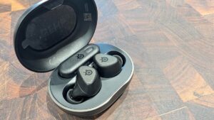 I’m an audiophile, and these $150 wireless earbuds for gaming had me fooled