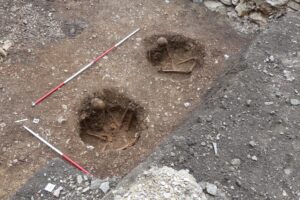 Archaeologists Unearth Mysterious Seated Burials in Ancient French Cemetery