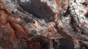 Field of mounds on Mars may be sign of erosion at the edge of an ocean