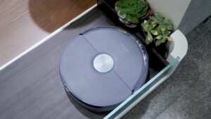 I test robot vacuums for a living, and this one has the most useful cleaning feature I’ve seen yet