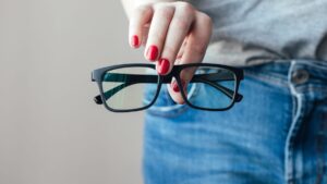 How to Get Affordable Eye Exams, Glasses and Contacts Without Insurance