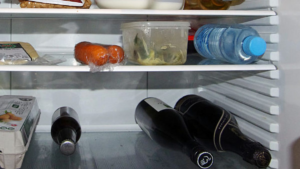 We Asked a Wine Pro if Open Red Wine Lasts Longer in the Fridge