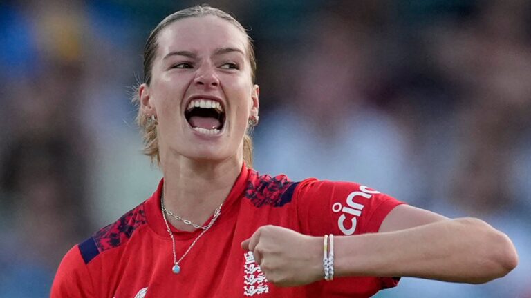 Women's Ashes LIVE! England face Australia in second T20