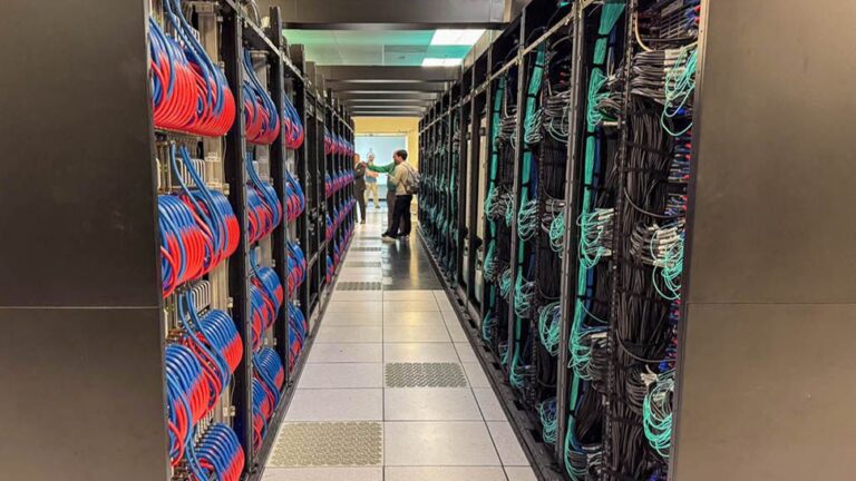 Tech editor takes close snaps of world’s fastest supercomputer and lives to publish them