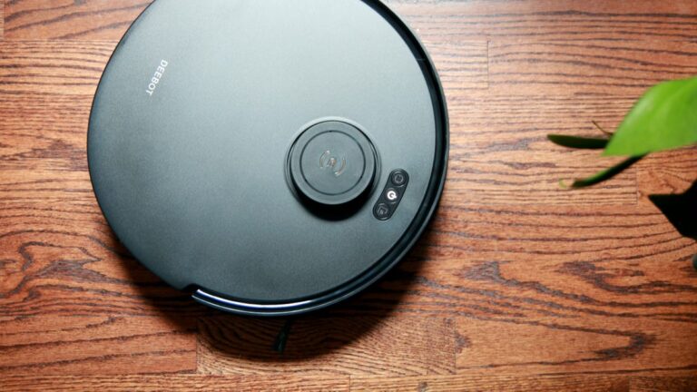 One of the best-priced robot mop and vacuums I’ve tested has the best self-cleaning features