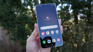 The ‘final’ One UI 7 update is rolling out to the Galaxy S25, but older phones could still be waiting a while to get it