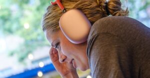 Apple stumbles with latest AirPods Max firmware