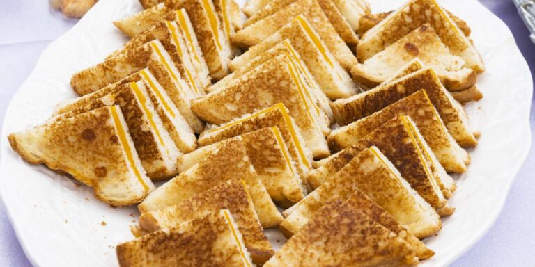 My Mom’s Secret for Feeding a Crowd Starts With Grilled Cheese