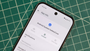 Google Messages can now blur unwanted nudes, remind people not to send them
